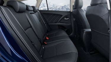 Toyota Avensis Touring Sports - rear seats