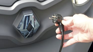 Renault Twizy plug