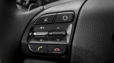 Hyundai i30 Fastback - buttons