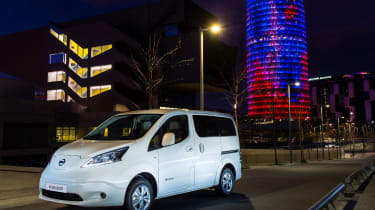 Nissan e-NV200 night