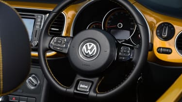 Volkswagen Beetle Dune Cabriolet 2016 - interior 2