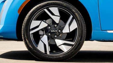 Kia Soul EV facelift - front wheel