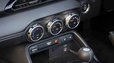 Mazda MX-5 - climate control dials