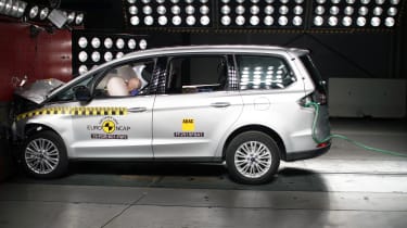 Испытание Ford Galaxy на лобовой удар Euro NCAP