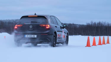 VW Golf tyre testing - rear