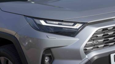 Toyota RAV4 - head light