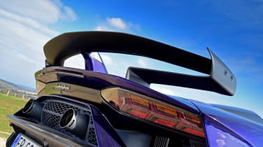 Lamborghini Aventador SVJ - rear wing