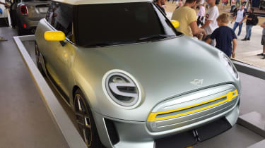 2019 MINI Electric Concept Goodwood front