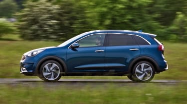 Kia Niro - side action