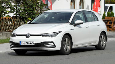 Volkswagen Golf facelift - spyshot 2