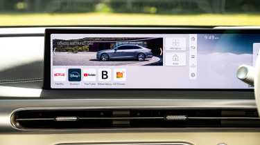 Genesis GV60 Pure - central screen