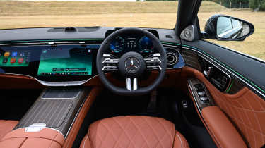 Mercedes S-Class - dash