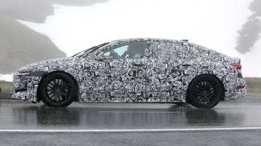 New Audi RS 6 e-tron - side 