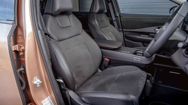 Nissan Ariya - front seats