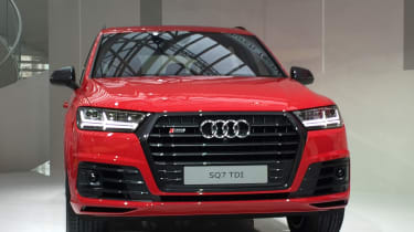 Audi SQ7 red - front