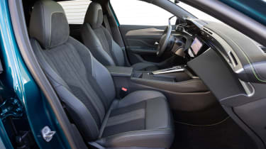 Peugeot 408 - front seats