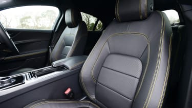 Jaguar XE 300 Sport - seats