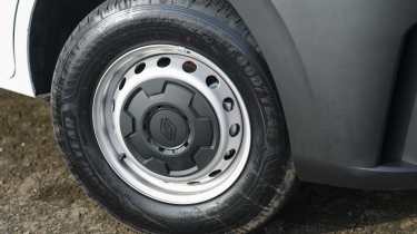 Renault Master - wheel