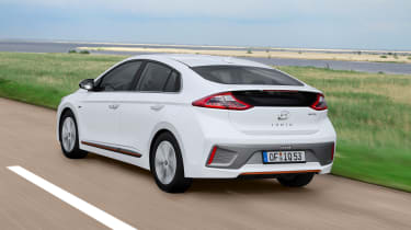 Memoriseren Uitgaan van 945 Hyundai Ioniq EV electric car review - pictures | Auto Express