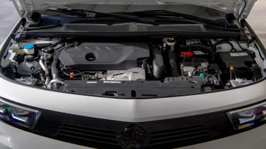 Vauxhall Astra GSe - engine bay