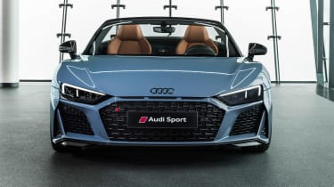 Audi R8 Spyder - studio full front