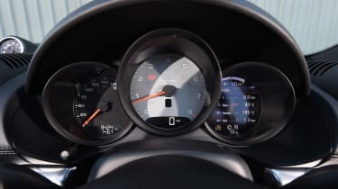 Porsche 718 Boxster S - dials