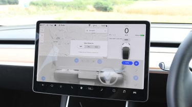 Tesla Model 3 - infotainment