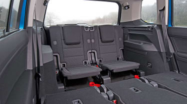 VW Touran 2.0 TDI DSG - back seats