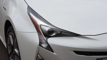 Toyota Prius - front light