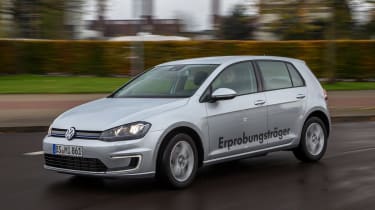 Volkswagen Golf Plug-in hybrid 2014 cornering