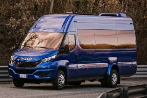 IVECO Daily Minibus- front tracking
