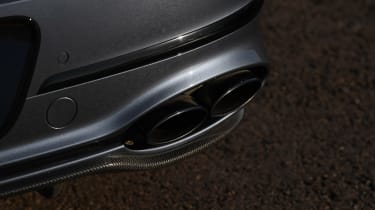 Bentley Flying Spur V8 S - exhausts