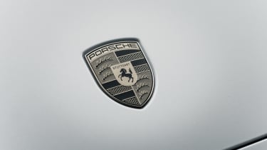 Porsche Macan EV - Porsche badge