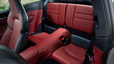 Porsche 911 Carrera - rear seats