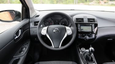 Nissan Pulsar interior