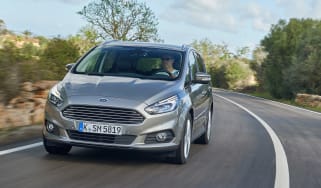 Ford S-MAX Titanium front