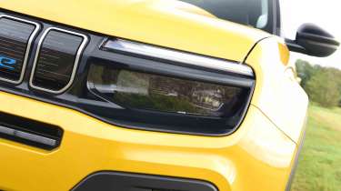 Jeep Avenger Summit – head light detail