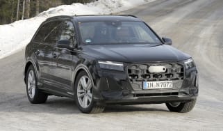 Audi Q7 facelift (winter testing) - front cornering