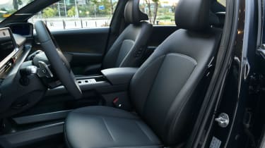 Hyundai Ioniq 6 - front seats