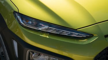 Hyundai Kona Premium SE 2017 - front headlight