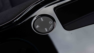 Audi e-tron GT quattro – volume control detail