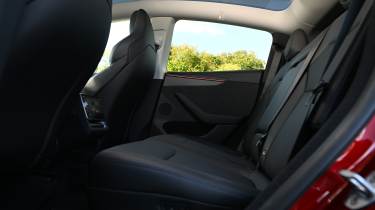 Tesla Model Y Performance 2025 - rear seats