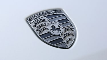 Porsche Mission E Cross Turimso - Porsche badge