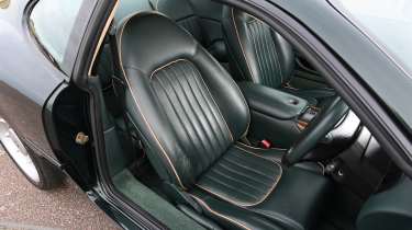 Aston Martin DB7 - front interior