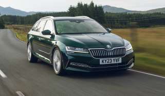 Skoda Superb Sleeper Edition - front tracking