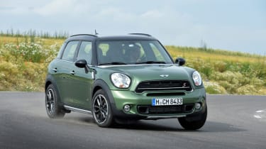 MINI Countryman cornering