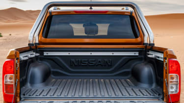 Nissan NP300 Navara pick-up dune - load bed 2