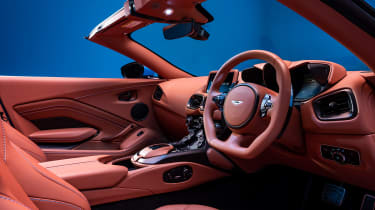 Aston Martin Vantage Roadster - dash