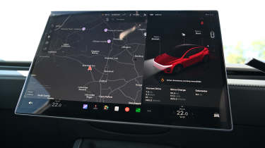 Tesla Model Y Performance 2025 - screen