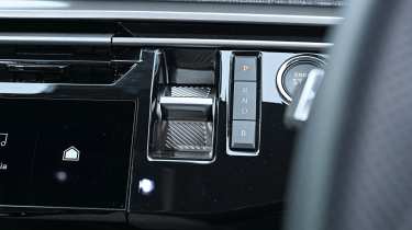 Peugeot 5008 - drive selector